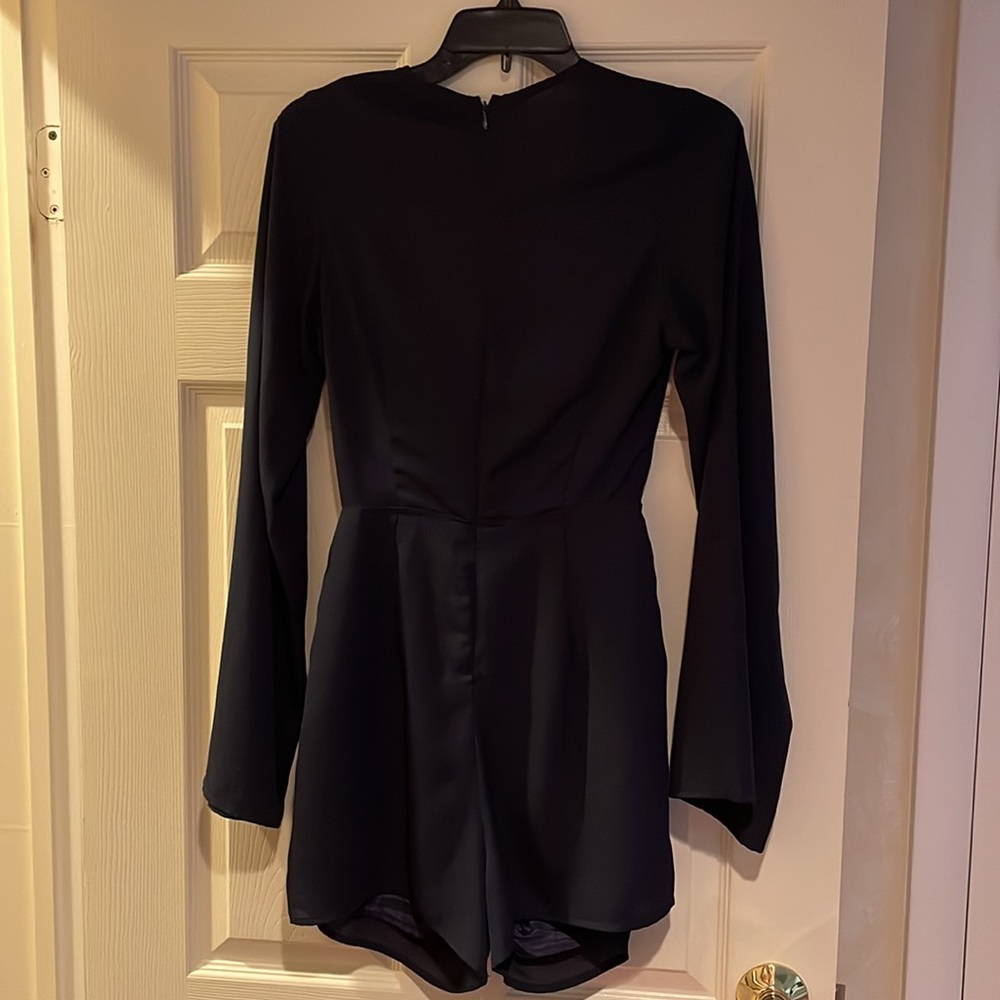 NWOT Pretty Little Thing Navy Bell Sleeve Romper in size 6 - Picture 6 of 8